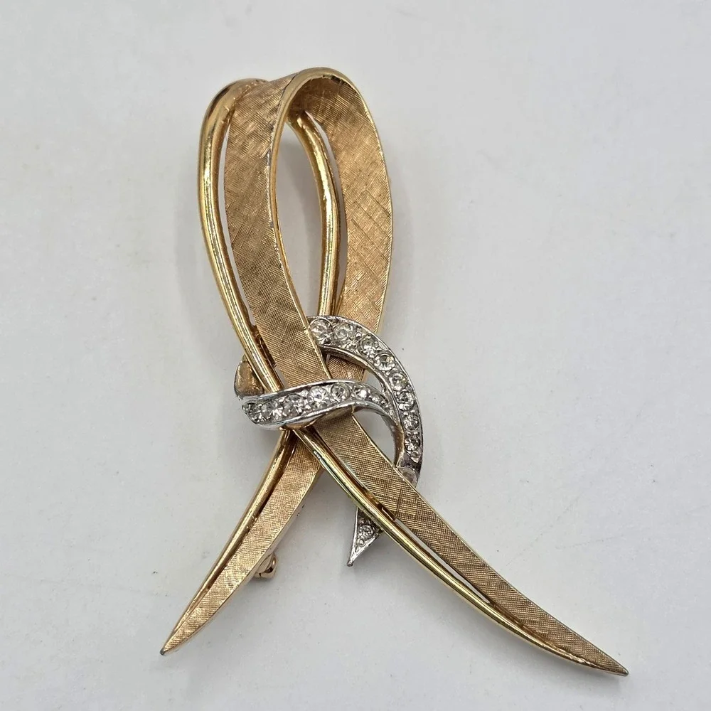 Vintage Boucher 9607 Gold Silver Tone Rhinestone Abstract Ribbon Bow Brooch Pin